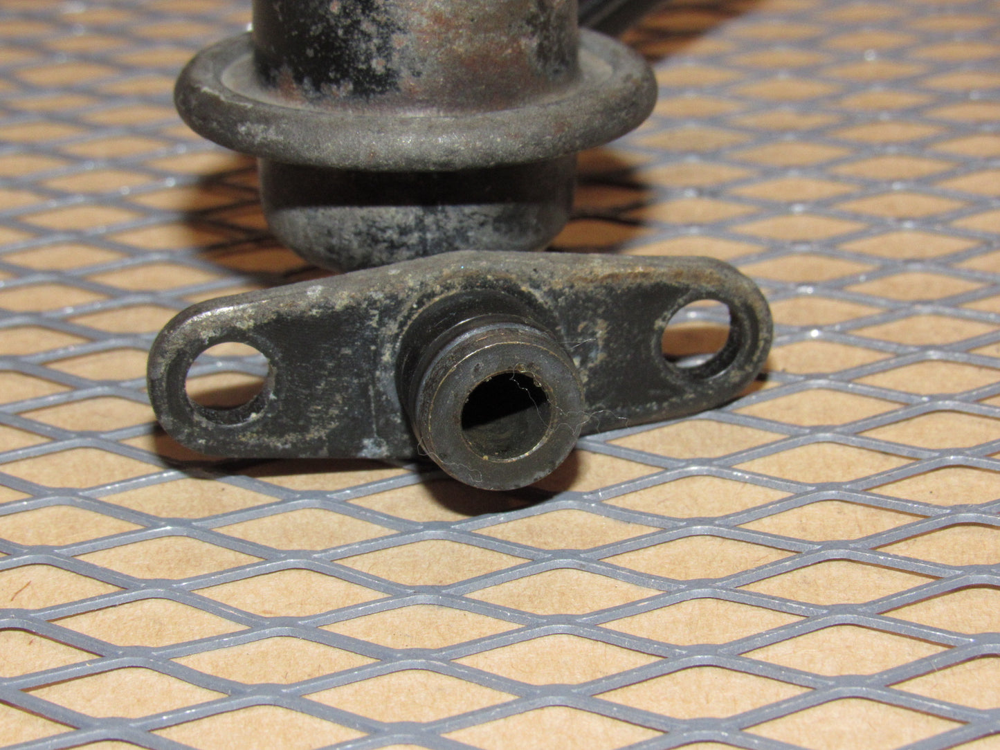 93 94 95 Mazda RX7 OEM Primary Fuel Rail Pressure Regulator