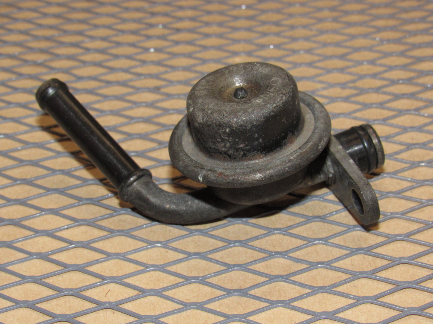 93 94 95 Mazda RX7 OEM Primary Fuel Rail Pressure Regulator