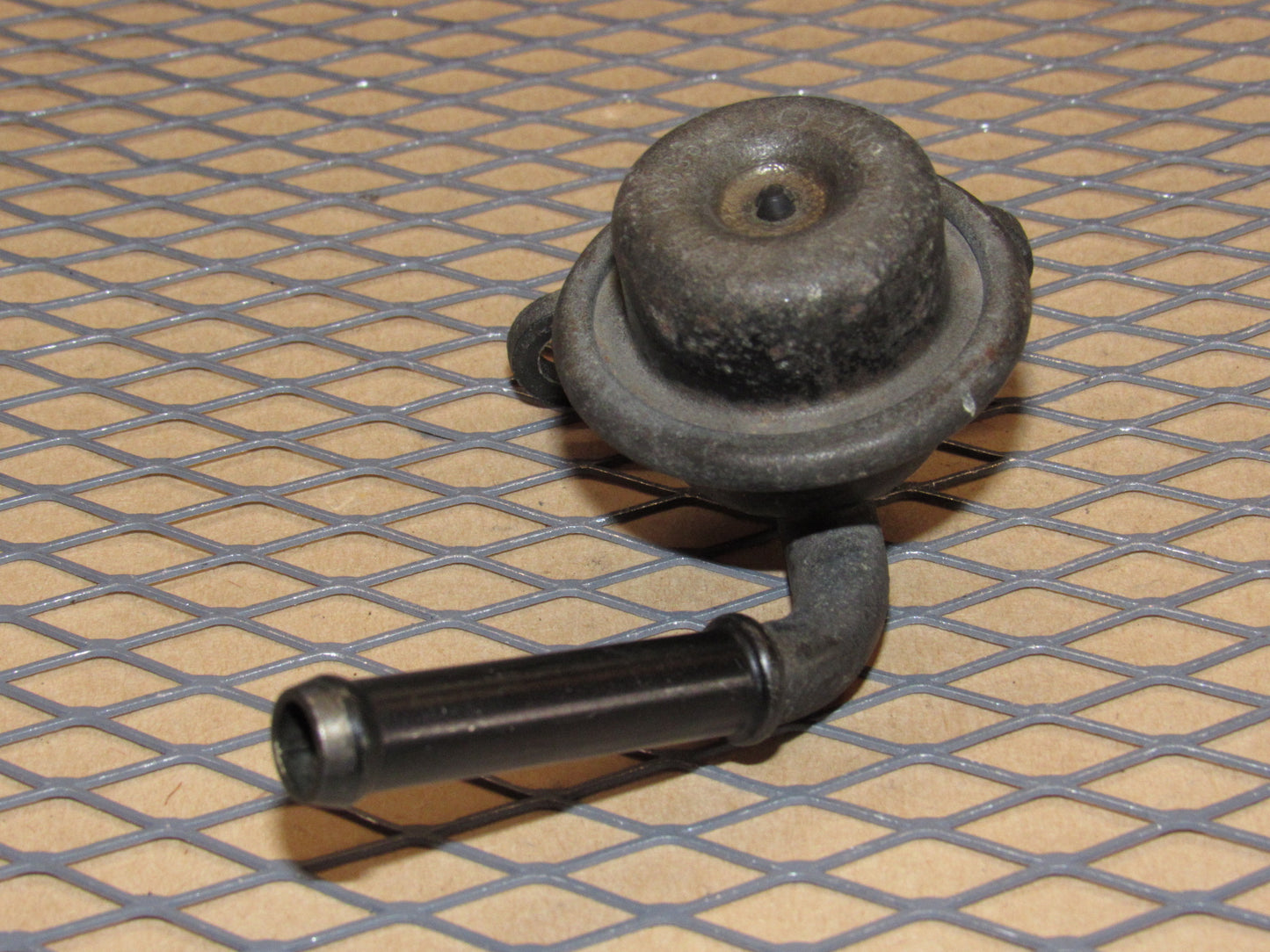 93 94 95 Mazda RX7 OEM Primary Fuel Rail Pressure Regulator