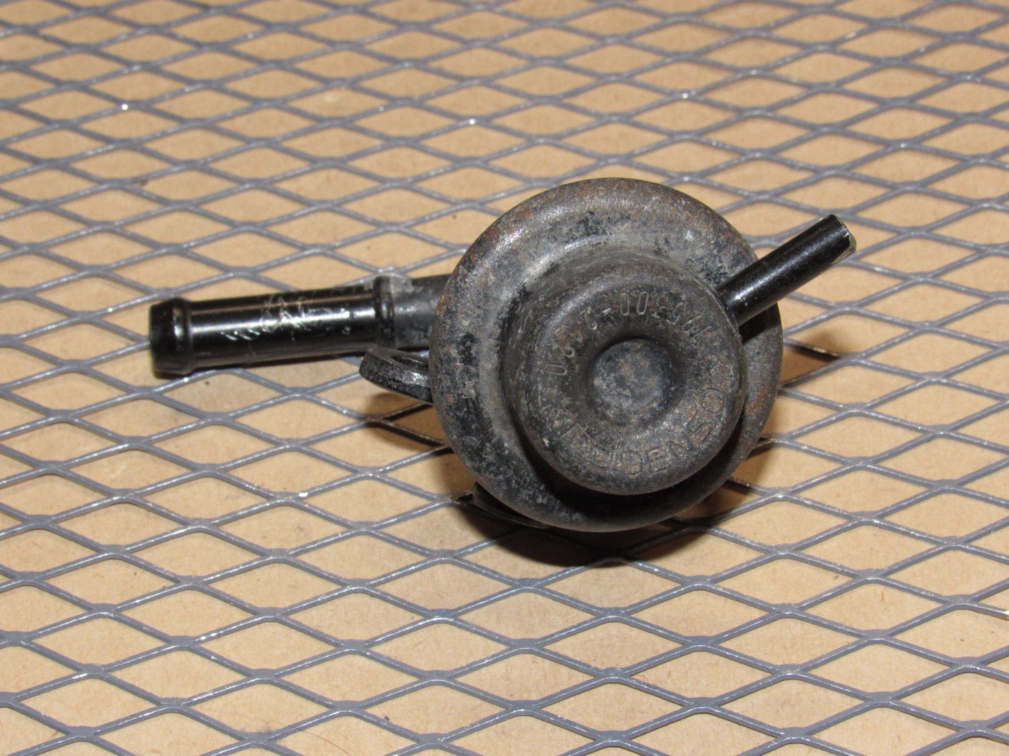 93 94 95 Mazda RX7 OEM Secondary Fuel Rail Pressure Regulator