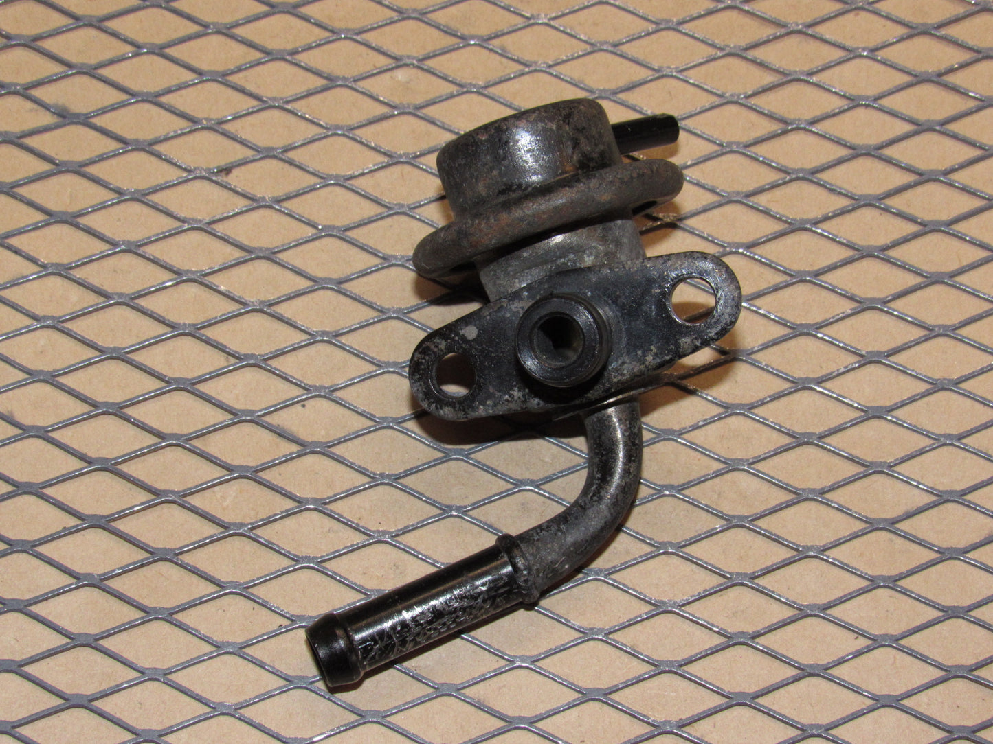 93 94 95 Mazda RX7 OEM Secondary Fuel Rail Pressure Regulator