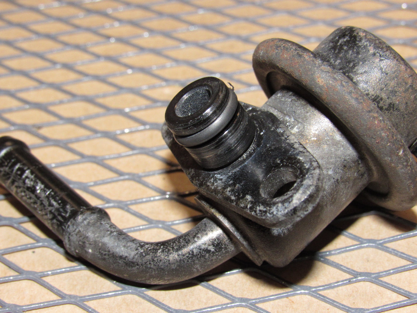 93 94 95 Mazda RX7 OEM Secondary Fuel Rail Pressure Regulator