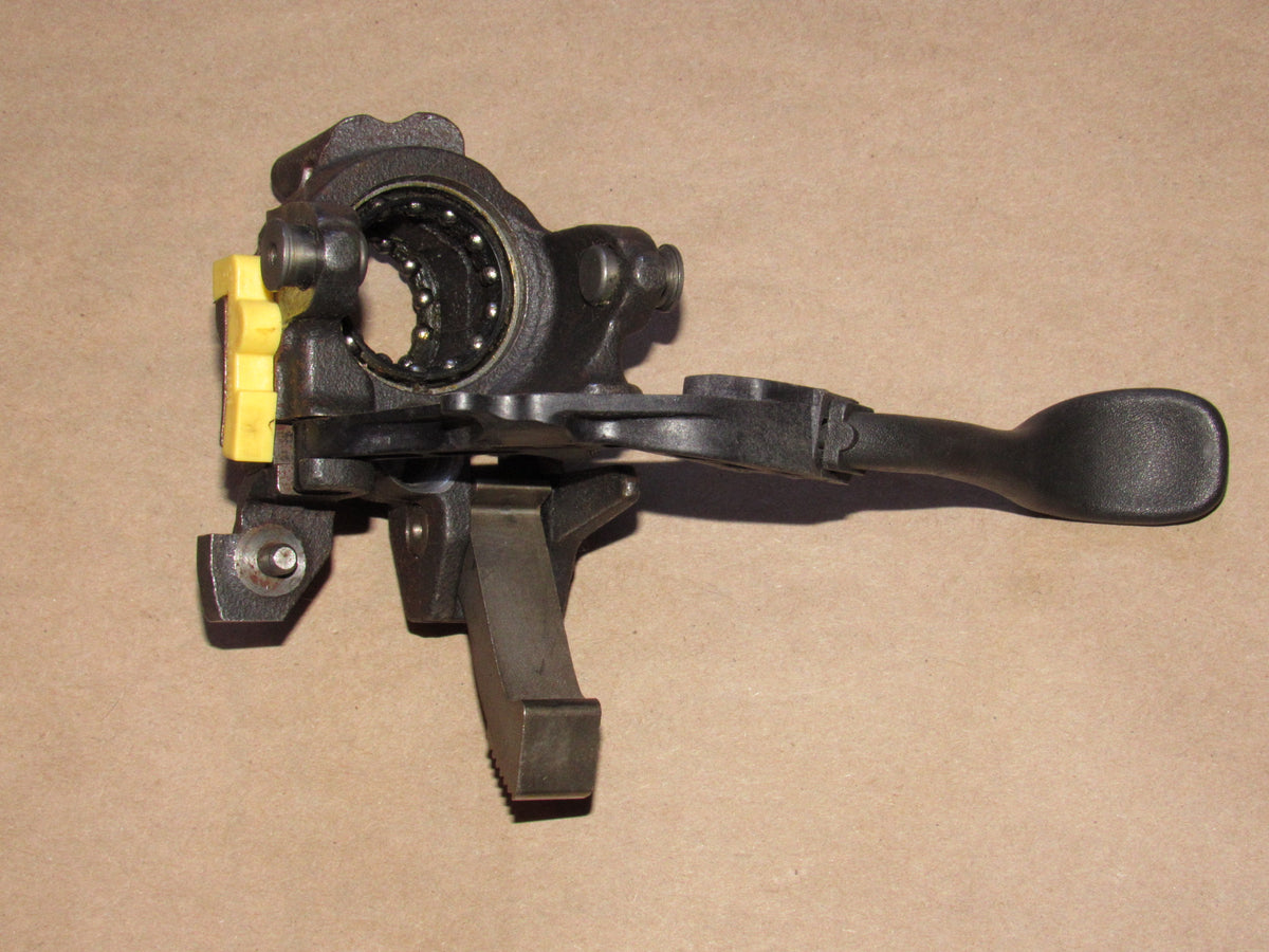 05-13 Chevrolet Corvette OEM Steering Column Tilt Adjuster Ball Bearing Mounting Bracket
