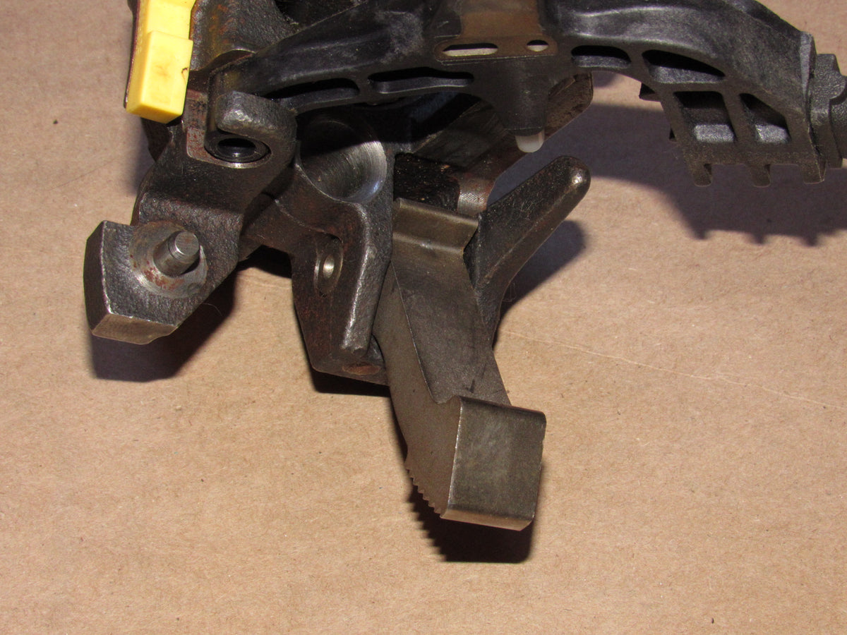 05-13 Chevrolet Corvette OEM Steering Column Tilt Adjuster Ball Bearing Mounting Bracket