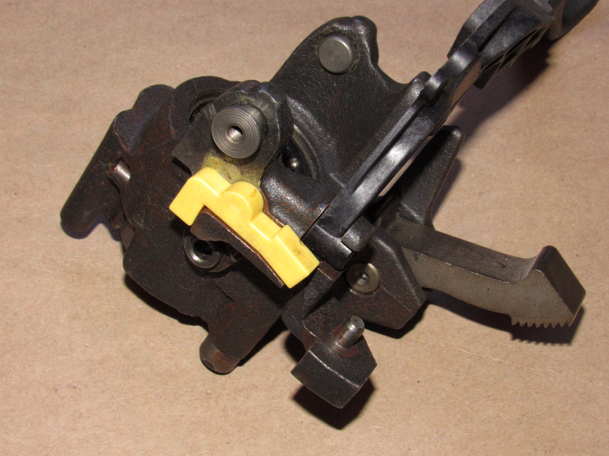 05-13 Chevrolet Corvette OEM Steering Column Tilt Adjuster Ball Bearing Mounting Bracket