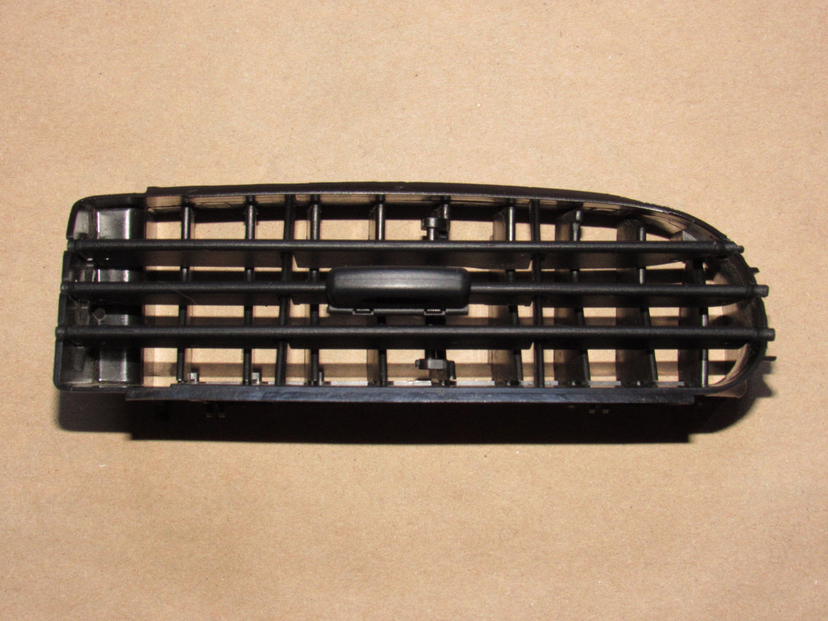 97 98 99 00 01 02 03 04 Chevrolet Corvette OEM Dash Center Air Vent Louver