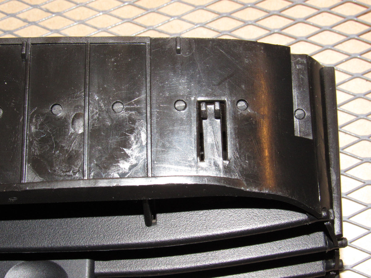 97 98 99 00 01 02 03 04 Chevrolet Corvette OEM Dash Center Air Vent Louver
