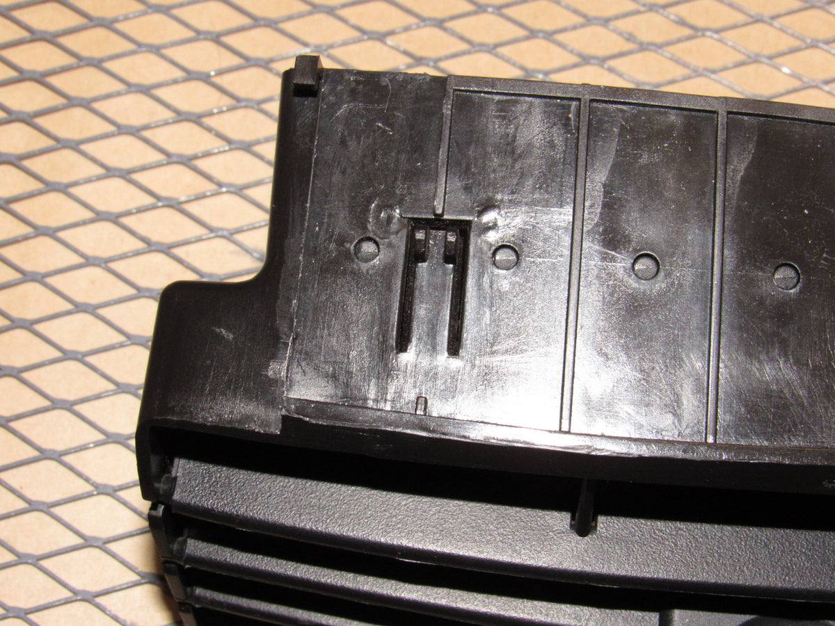 97 98 99 00 01 02 03 04 Chevrolet Corvette OEM Dash Center Air Vent Louver