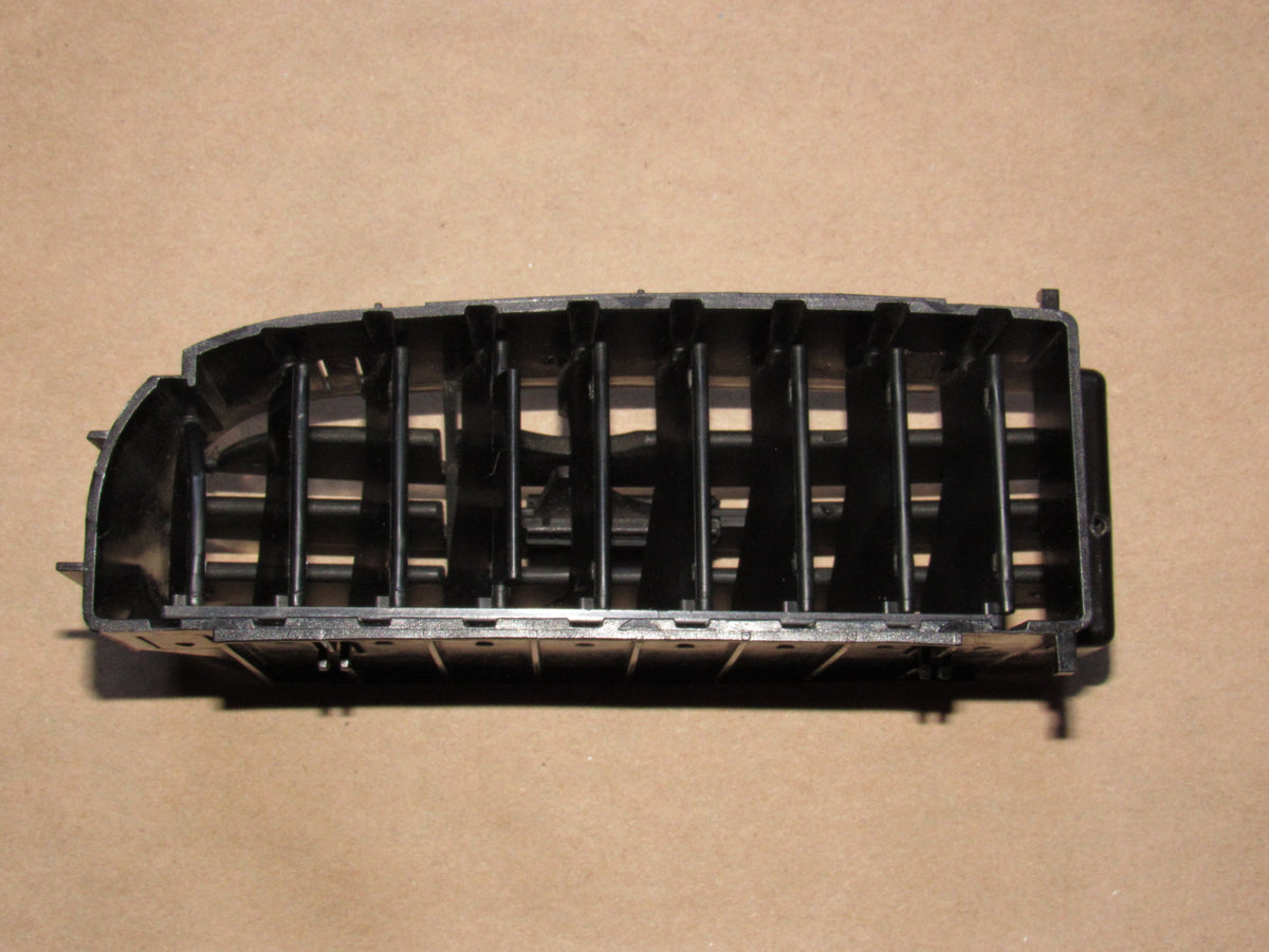 97 98 99 00 01 02 03 04 Chevrolet Corvette OEM Dash Center Air Vent Louver
