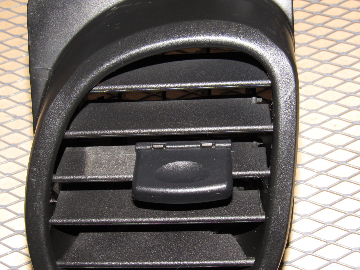 97 98 99 00 01 02 03 04 Chevrolet Corvette OEM Dash Air Vent Louver - Left