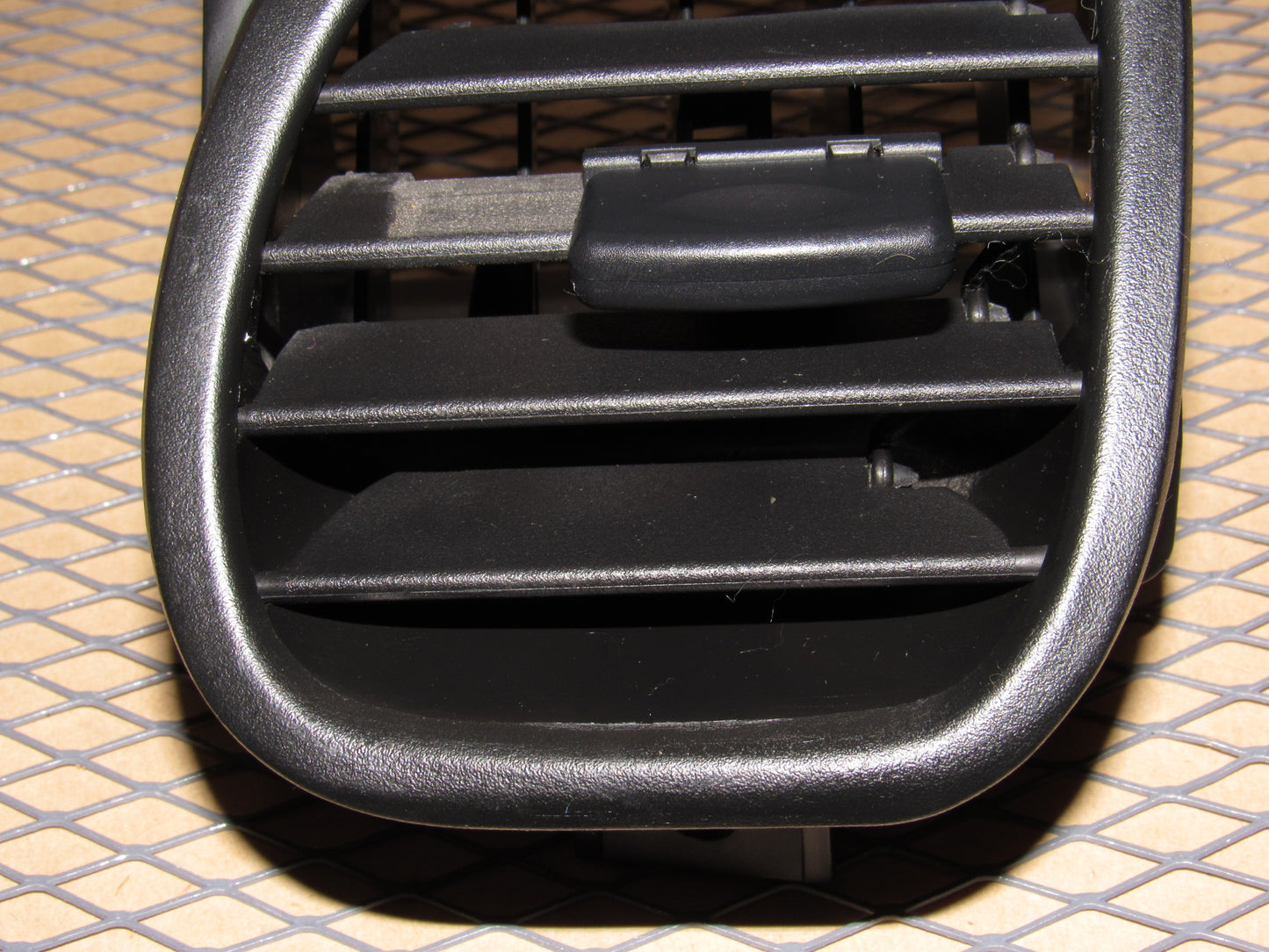 97 98 99 00 01 02 03 04 Chevrolet Corvette OEM Dash Air Vent Louver - Left