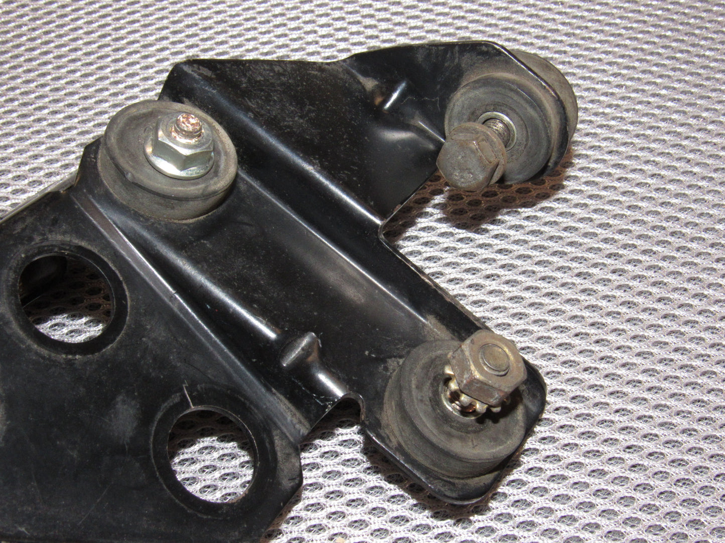 84 85 86 87 88 89 Nissan 300zx OEM AIV Air Injection Valve Mounting Bracket