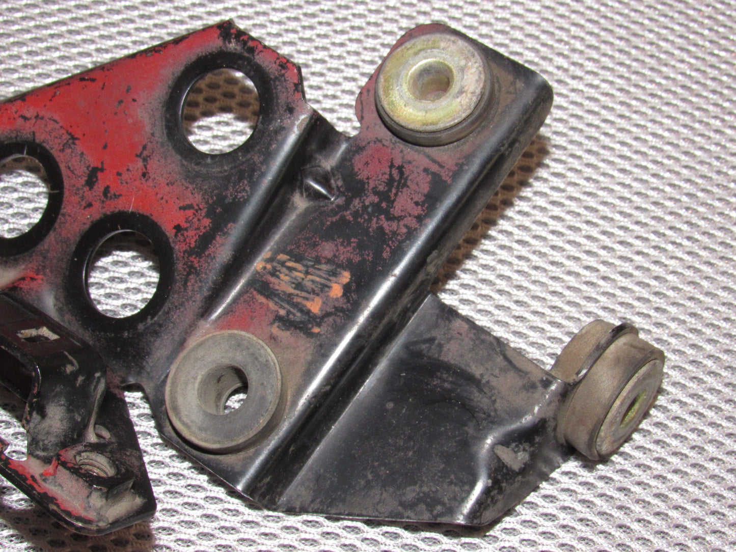 84 85 86 87 88 89 Nissan 300zx OEM AIV Air Injection Valve Mounting Bracket