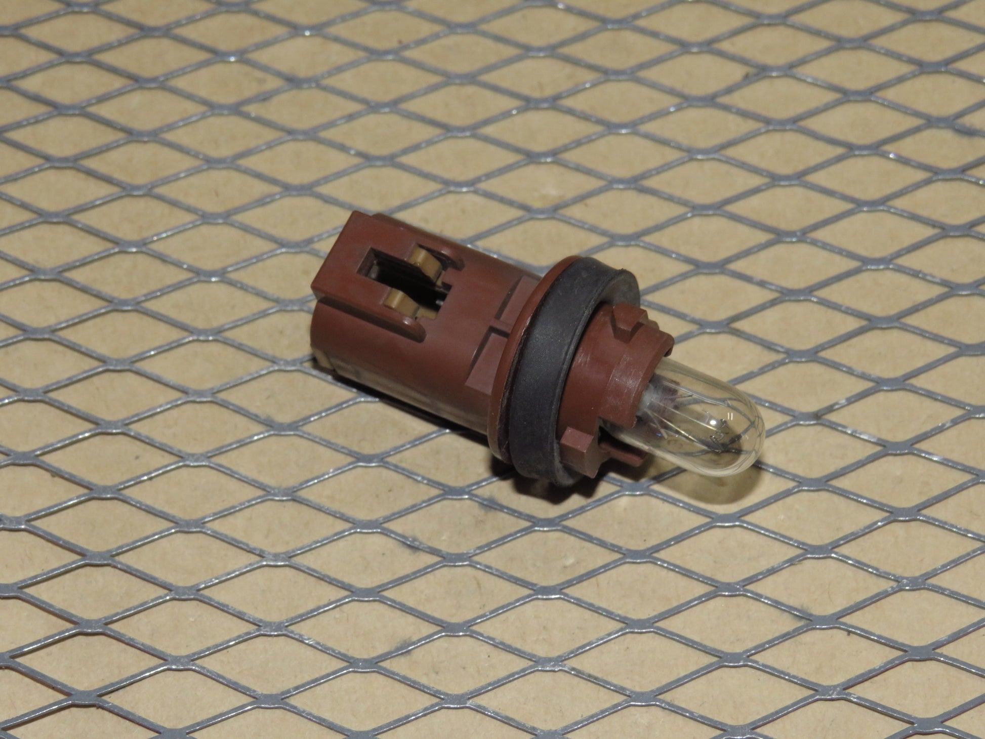 90 91 92 93 94 95 96 Nissan 300zx OEM Rear Side Marker Light Lamp Bulb Socket