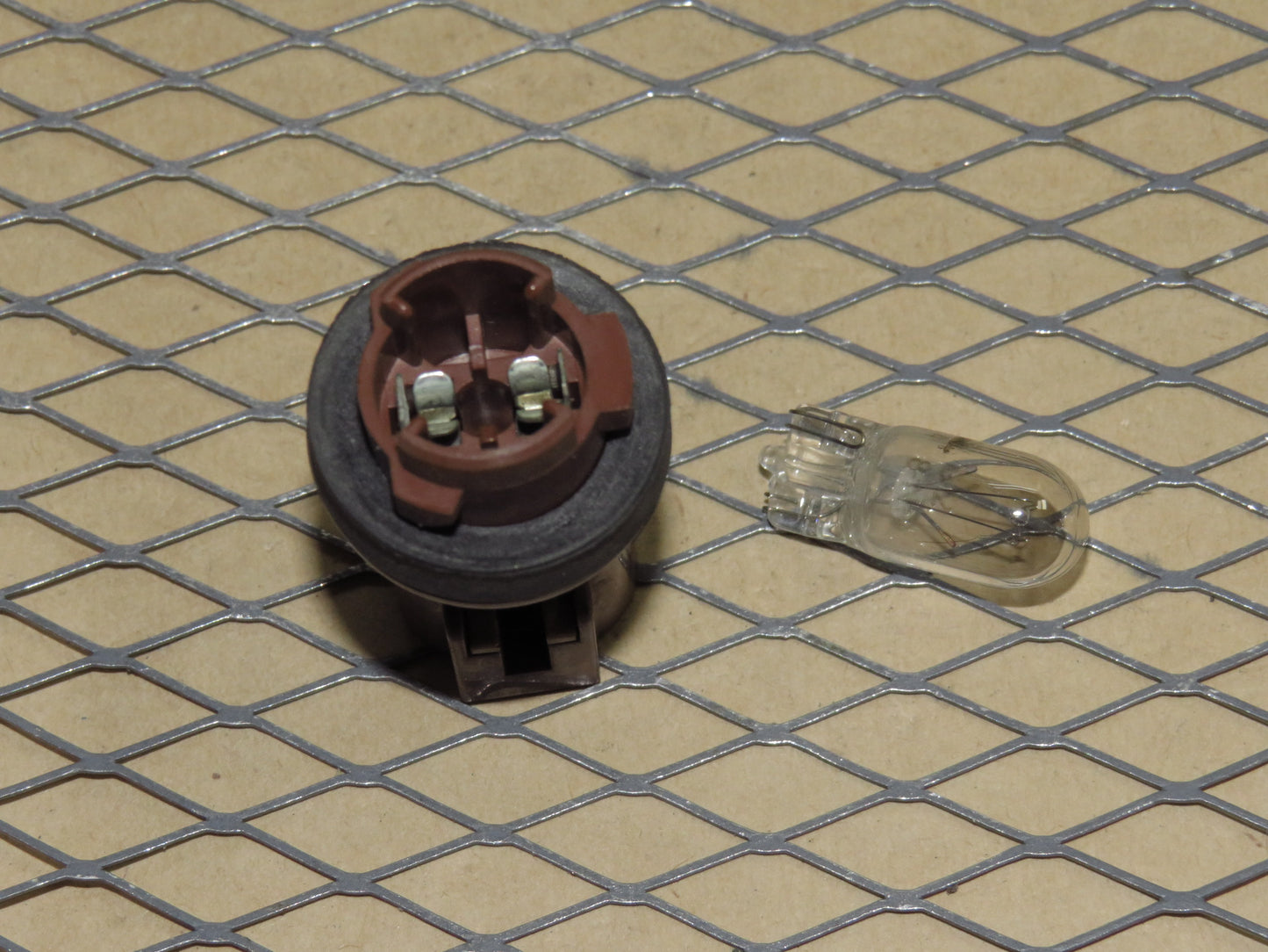 90 91 92 93 94 95 96 Nissan 300zx OEM Rear Side Marker Light Lamp Bulb Socket