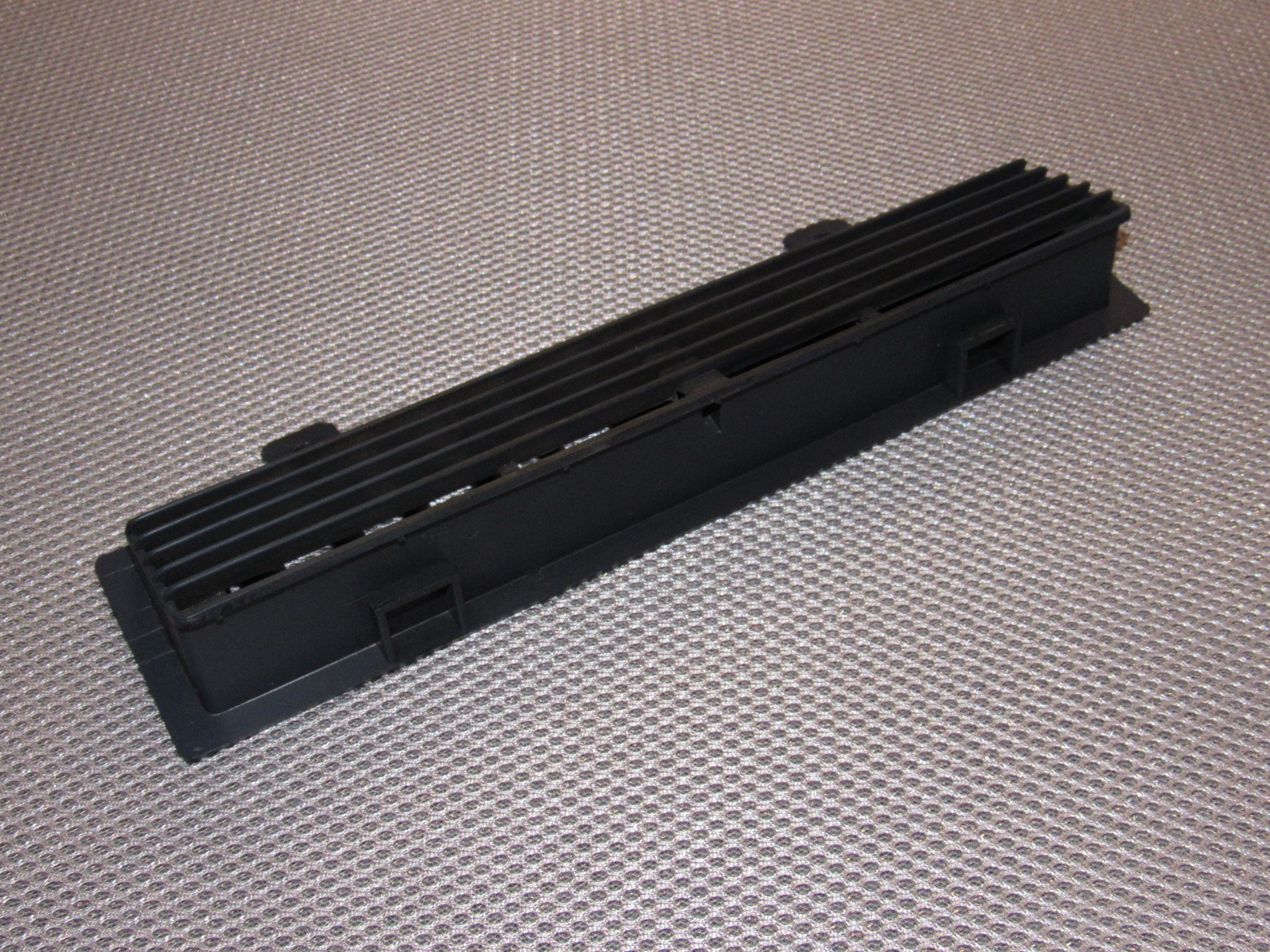 84 85 86 87 88 89 Nissan 300zx OEM Center Dash Defroster Air Vent