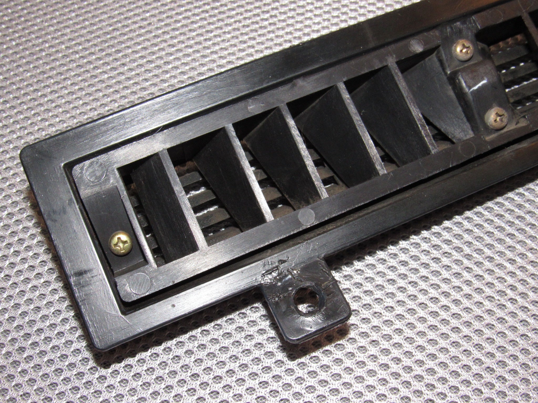 84 85 86 87 88 89 Nissan 300zx OEM Center Dash Defroster Air Vent