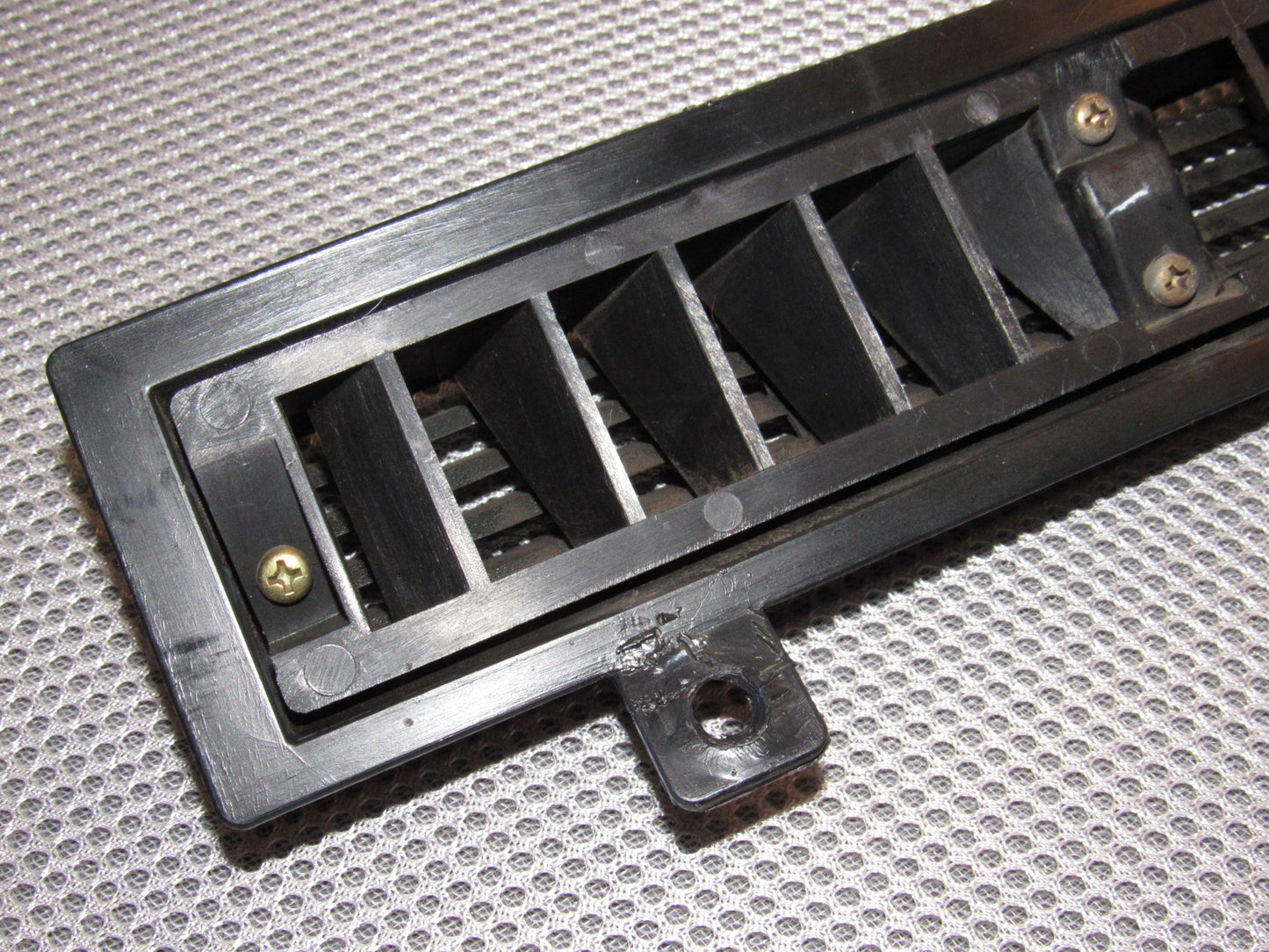 84 85 86 87 88 89 Nissan 300zx OEM Center Dash Defroster Air Vent