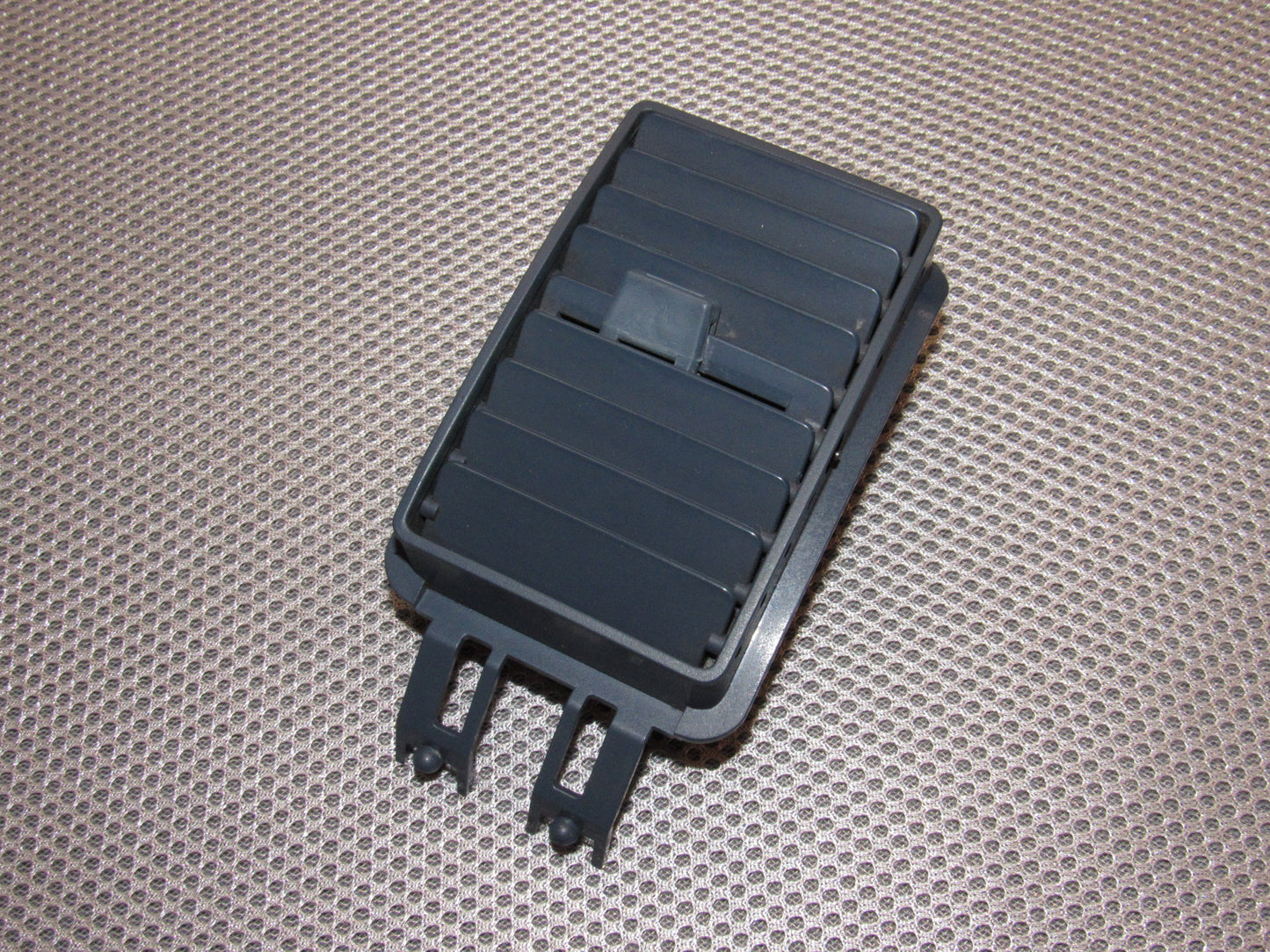 84 85 86 87 88 89 Nissan 300zx OEM Center Dash Air Vent Louver - Left