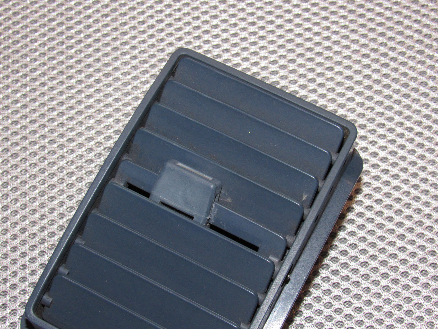 84 85 86 87 88 89 Nissan 300zx OEM Center Dash Air Vent Louver - Left