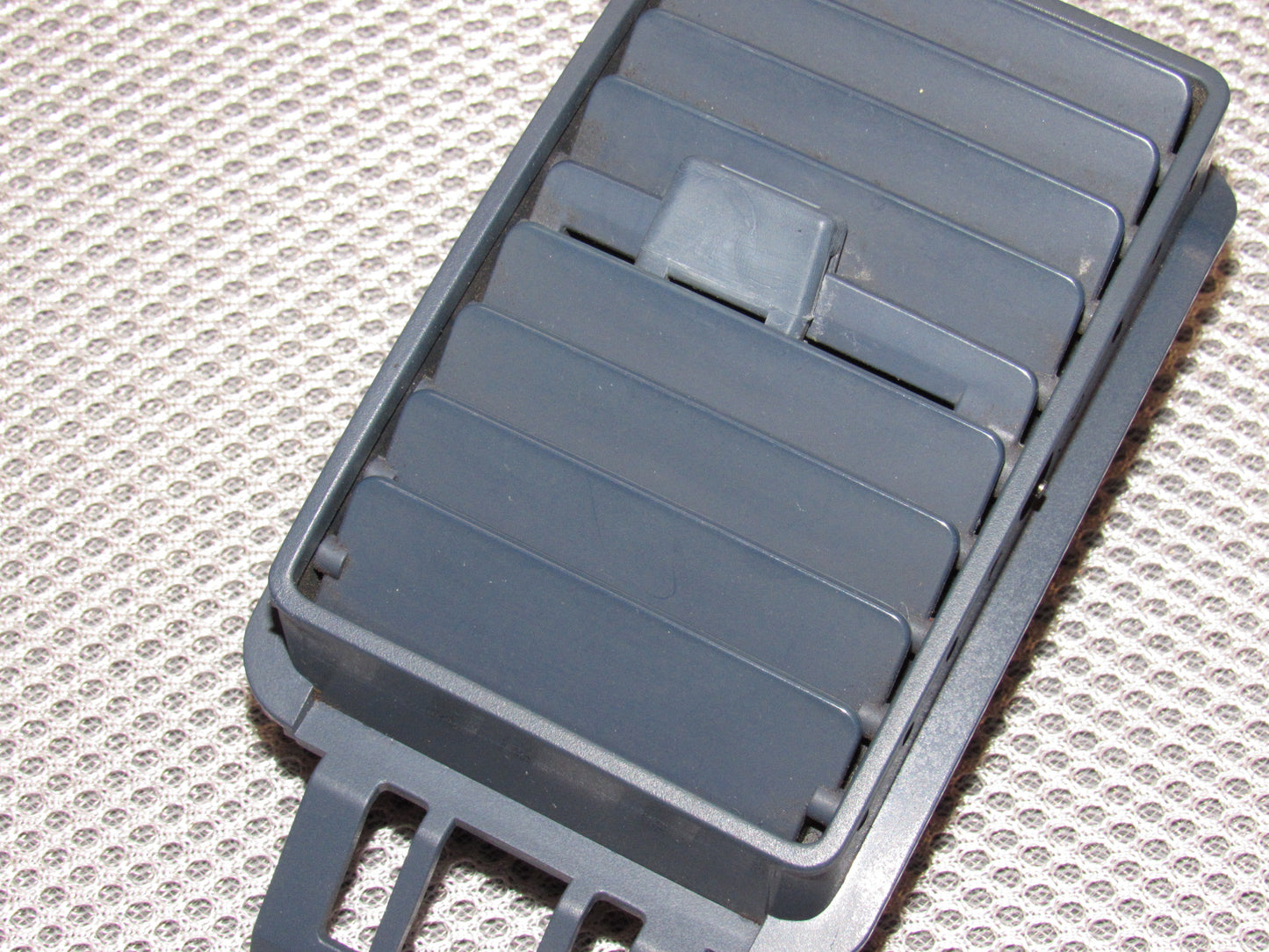 84 85 86 87 88 89 Nissan 300zx OEM Center Dash Air Vent Louver - Left