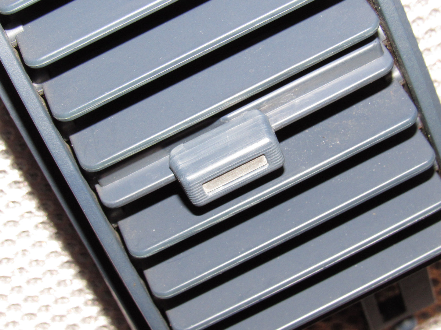 84 85 86 87 88 89 Nissan 300zx OEM Center Dash Air Vent Louver - Left