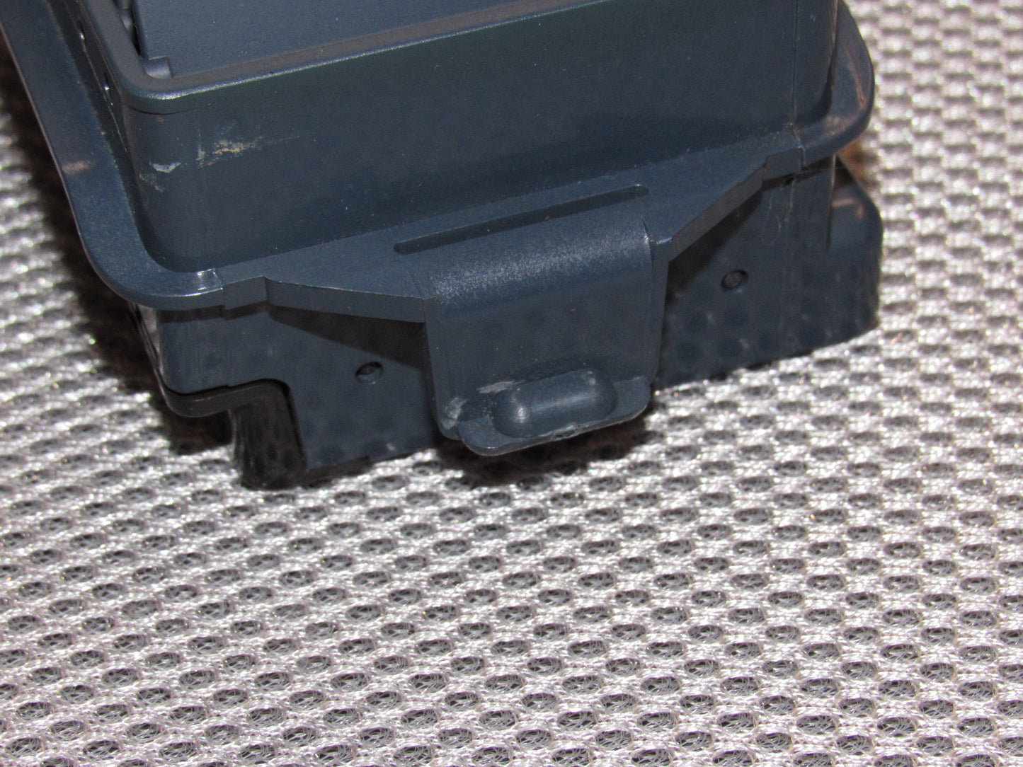 84 85 86 87 88 89 Nissan 300zx OEM Center Dash Air Vent Louver - Left