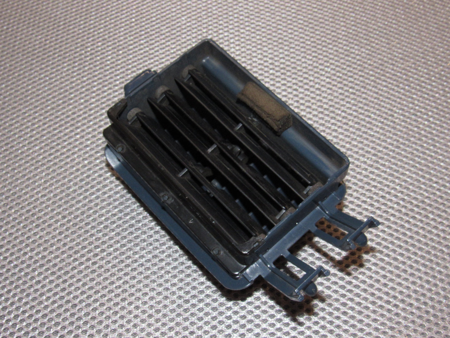 84 85 86 87 88 89 Nissan 300zx OEM Center Dash Air Vent Louver - Left