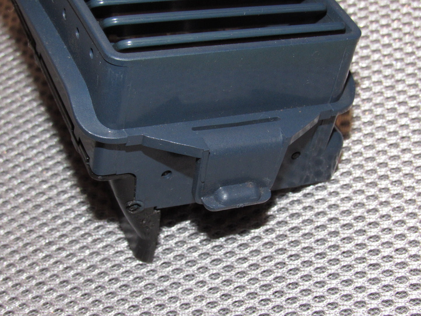 84 85 86 87 88 89 Nissan 300zx OEM Center Dash Air Vent Louver - Right