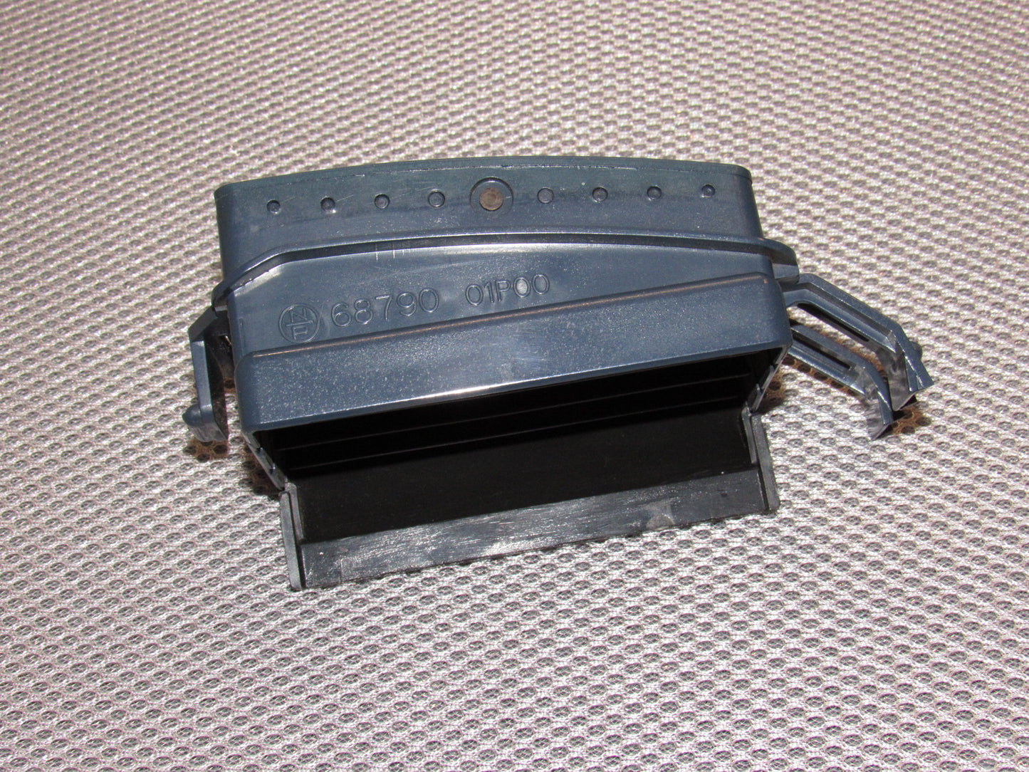 84 85 86 87 88 89 Nissan 300zx OEM Center Dash Air Vent Louver - Right