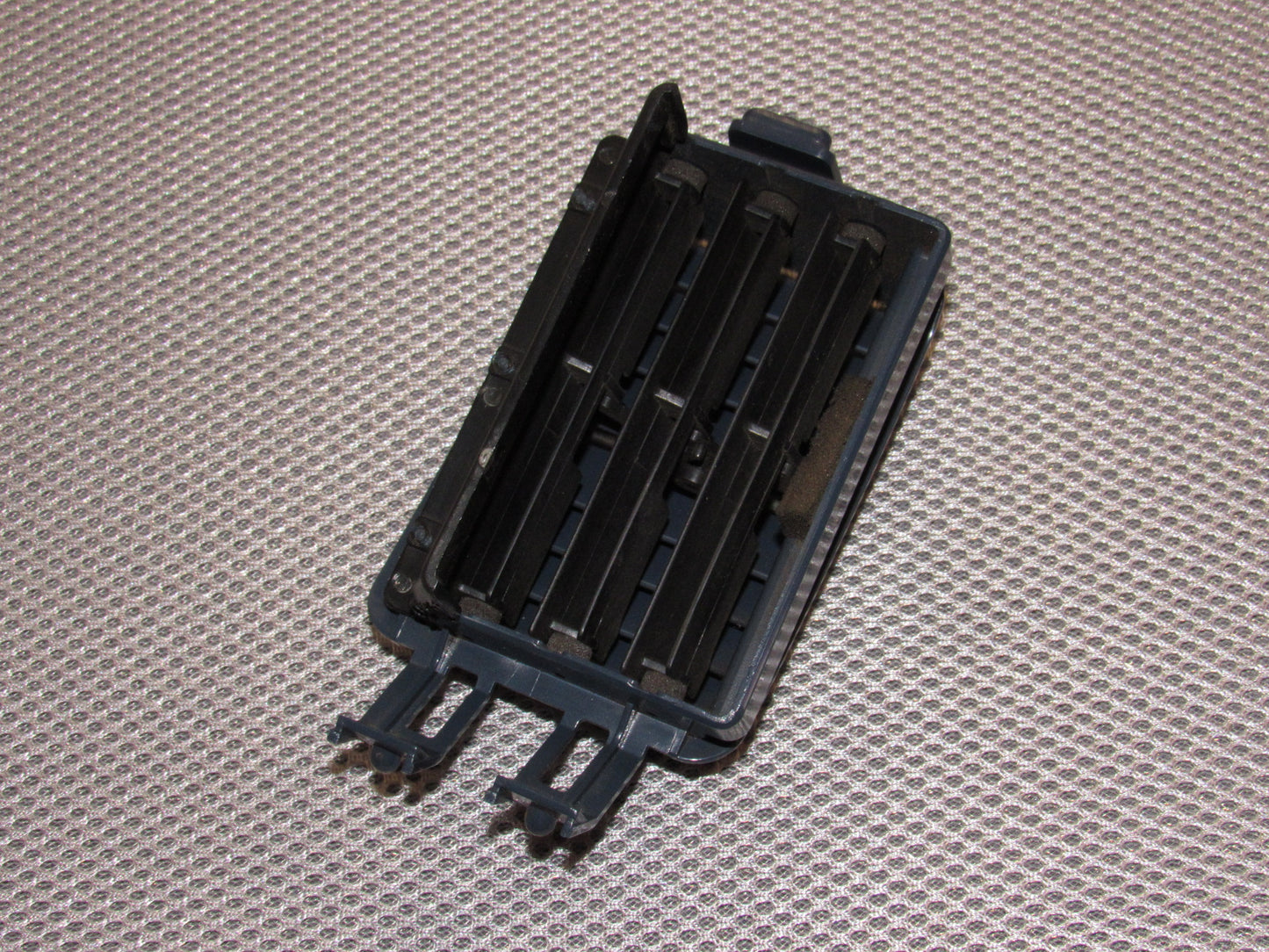 84 85 86 87 88 89 Nissan 300zx OEM Center Dash Air Vent Louver - Right