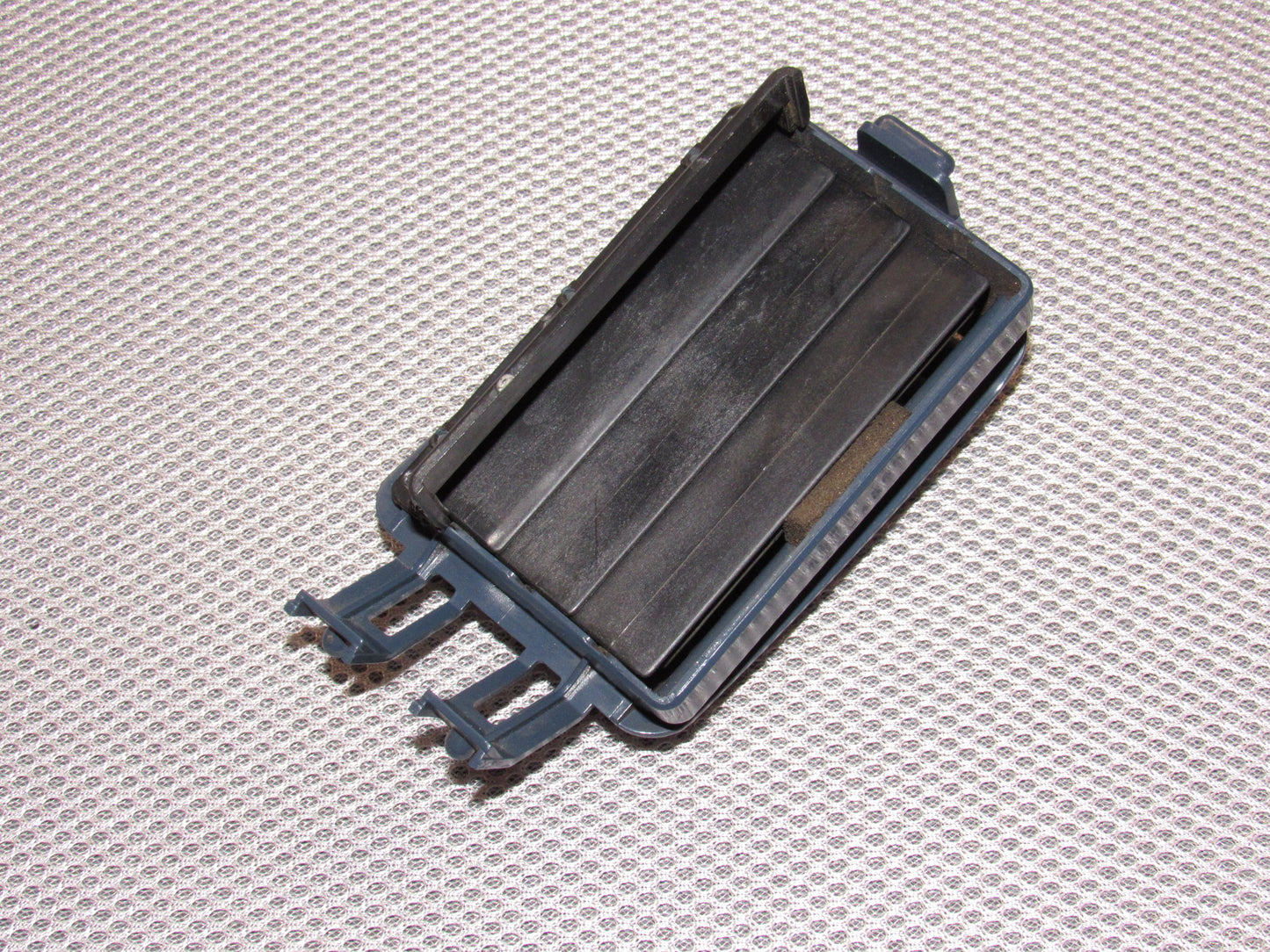 84 85 86 87 88 89 Nissan 300zx OEM Center Dash Air Vent Louver - Right