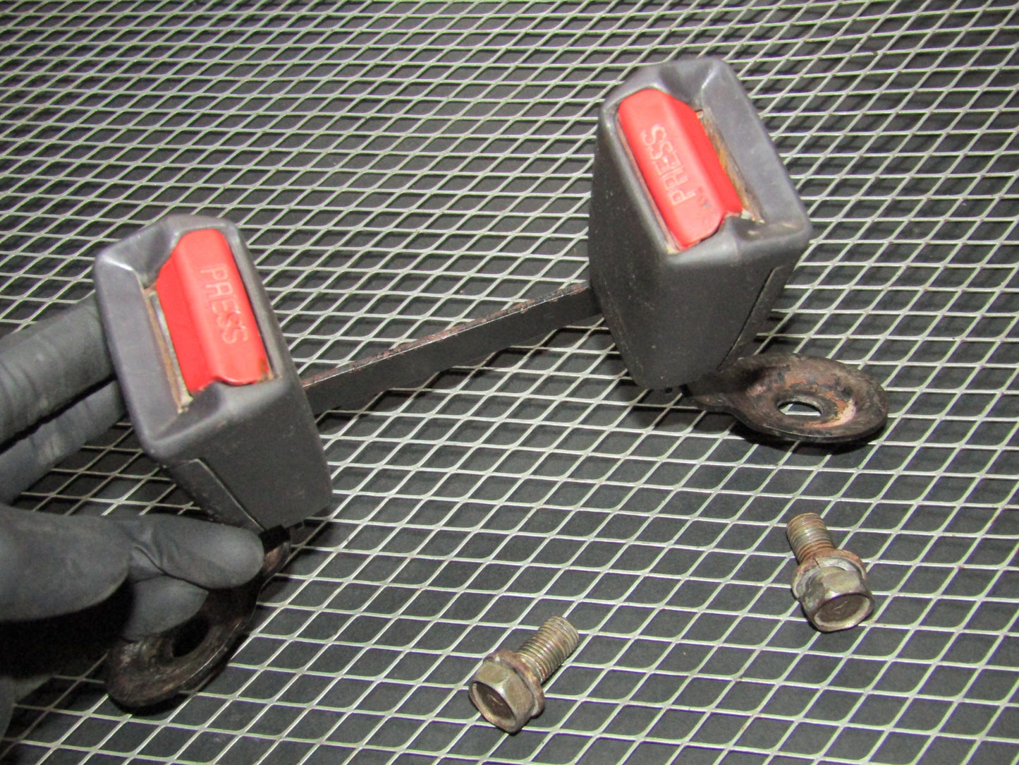 94 95 96 97 Mitsubishi 3000GT OEM Rear Seat Belt Buckle Receiver