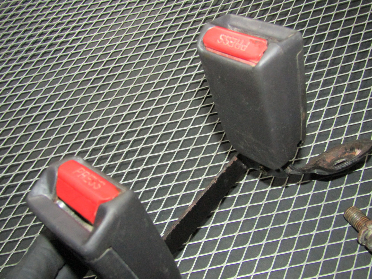 94 95 96 97 Mitsubishi 3000GT OEM Rear Seat Belt Buckle Receiver