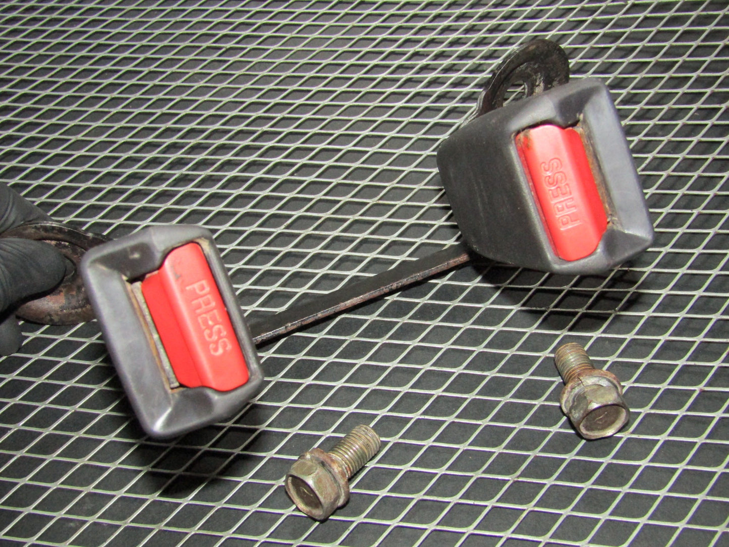 94 95 96 97 Mitsubishi 3000GT OEM Rear Seat Belt Buckle Receiver