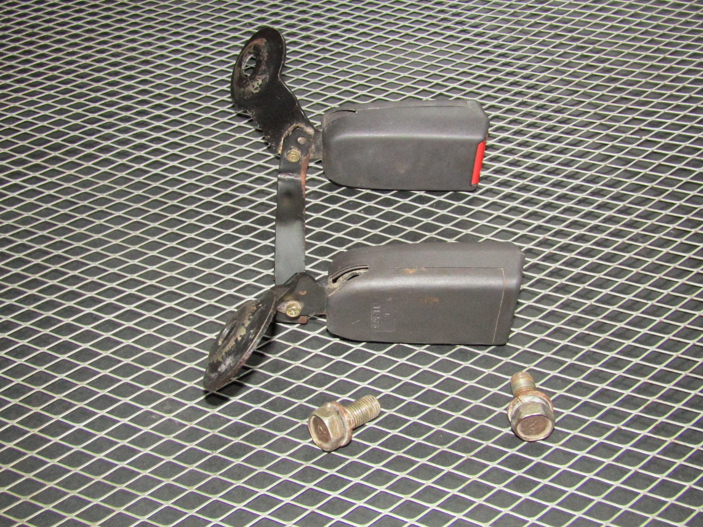 94 95 96 97 Mitsubishi 3000GT OEM Rear Seat Belt Buckle Receiver