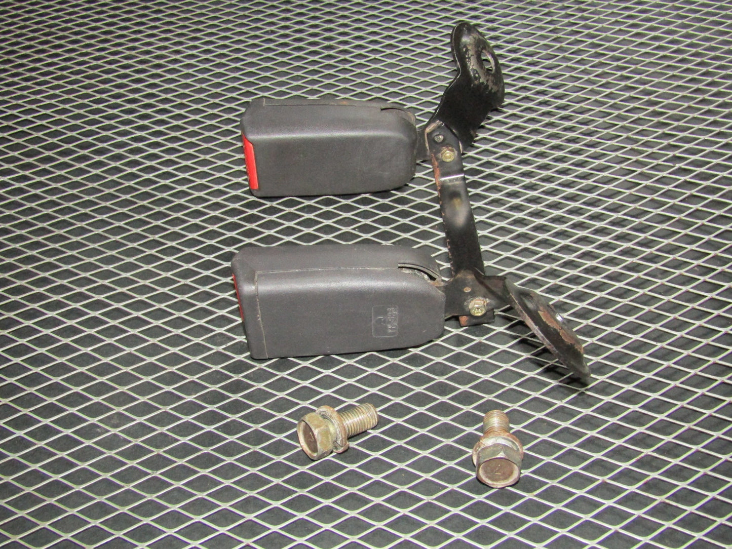 94 95 96 97 Mitsubishi 3000GT OEM Rear Seat Belt Buckle Receiver