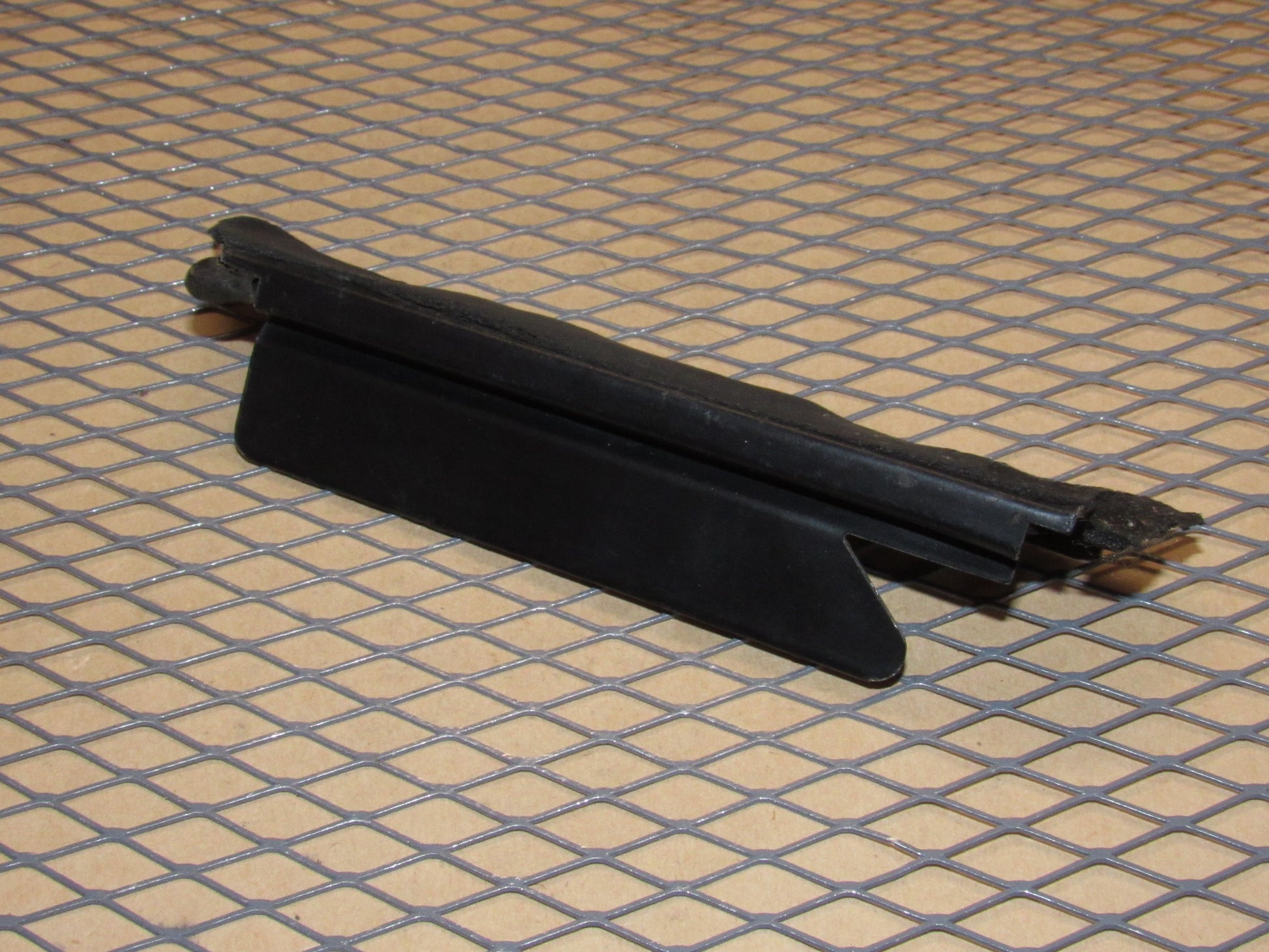 84 85 86 87 88 Pontiac Fiero OEM Exterior Door Rubber Seal Mount Moulding - Right