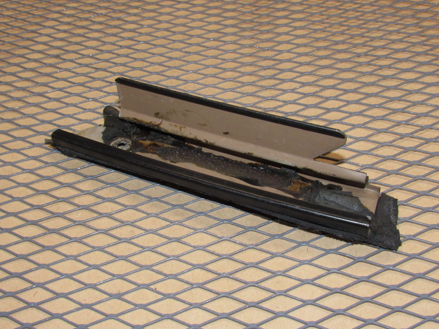 84 85 86 87 88 Pontiac Fiero OEM Exterior Door Rubber Seal Mount Moulding - Right