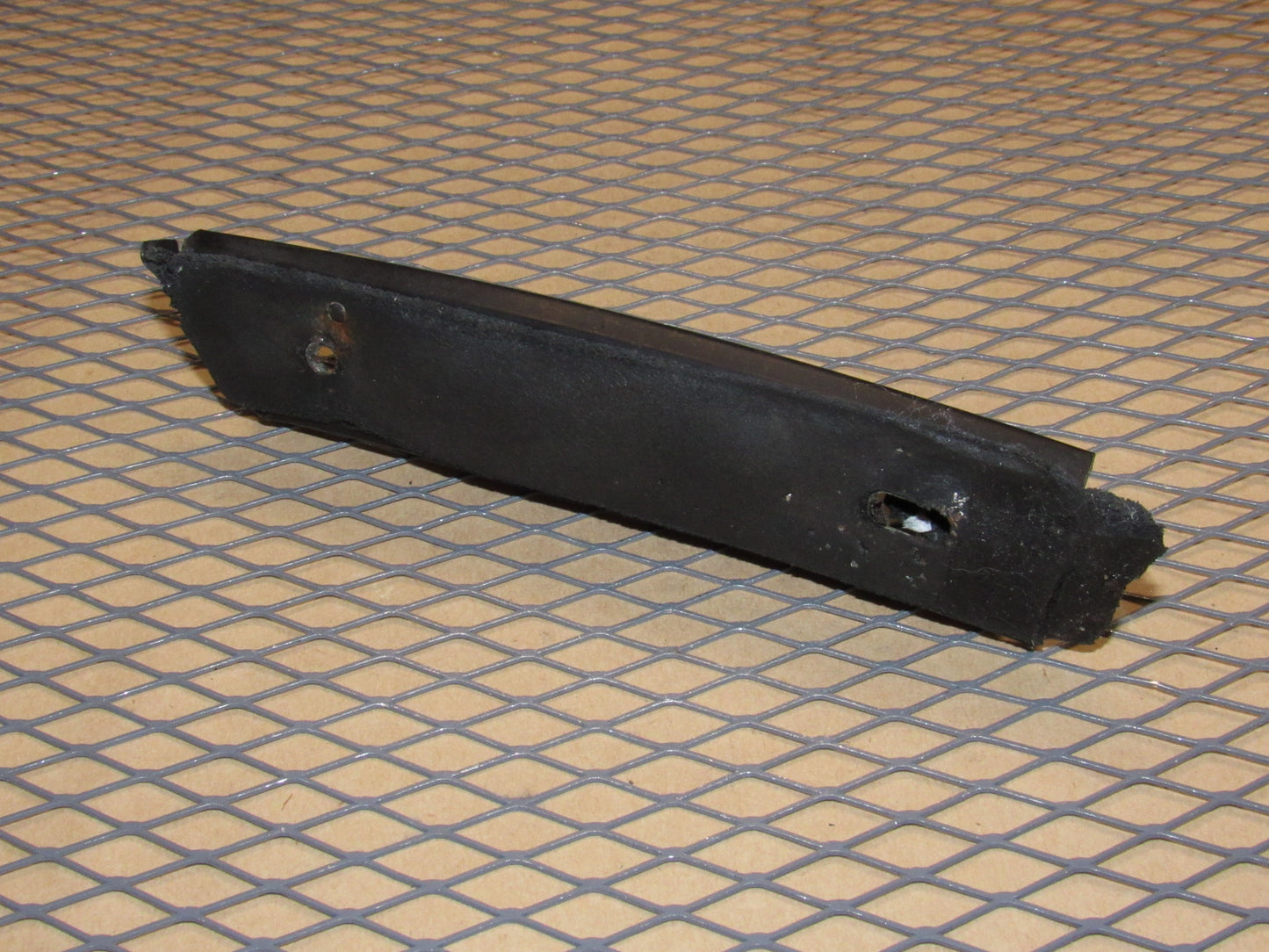 84 85 86 87 88 Pontiac Fiero OEM Exterior Door Rubber Seal Mount Moulding - Right