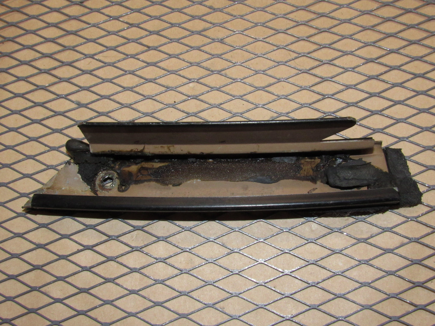84 85 86 87 88 Pontiac Fiero OEM Exterior Door Rubber Seal Mount Moulding - Right