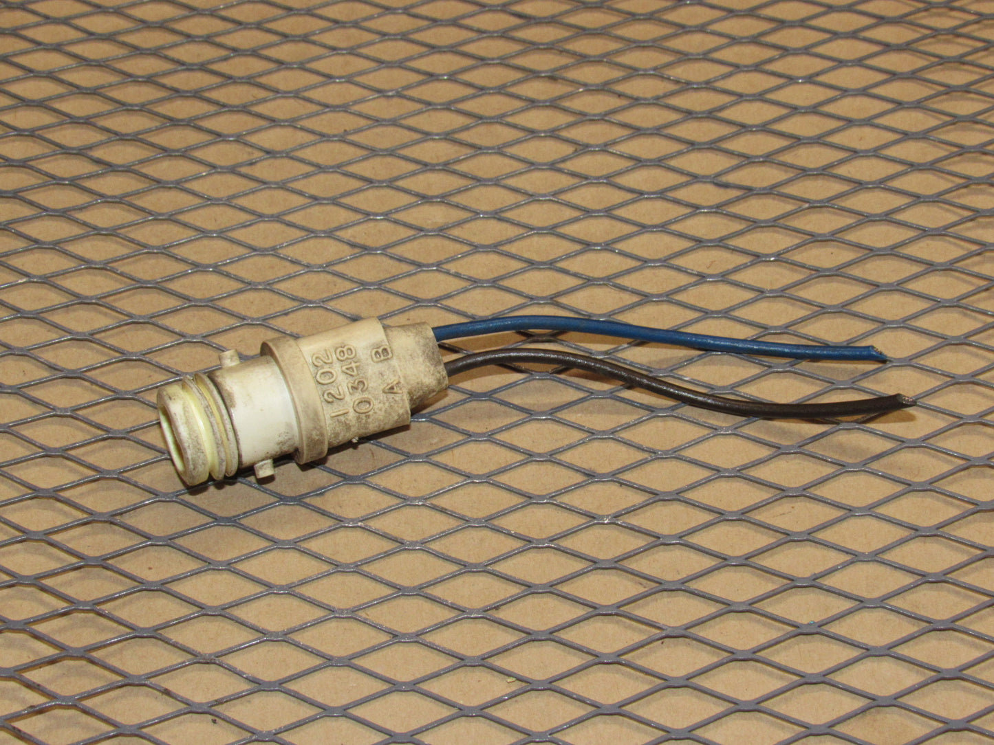 84 85 Pontiac Fiero OEM Rear Side Marker Light Lamp Bulb Socket