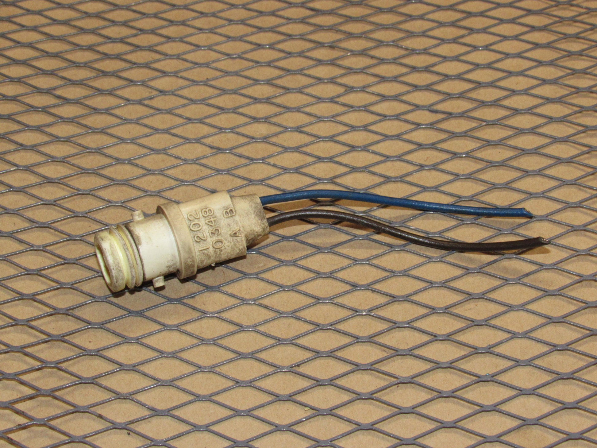 84 85 Pontiac Fiero OEM Rear Side Marker Light Lamp Bulb Socket