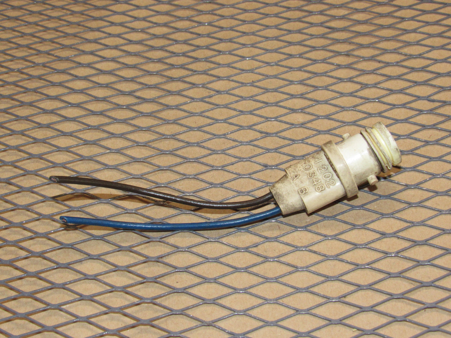 84 85 Pontiac Fiero OEM Rear Side Marker Light Lamp Bulb Socket