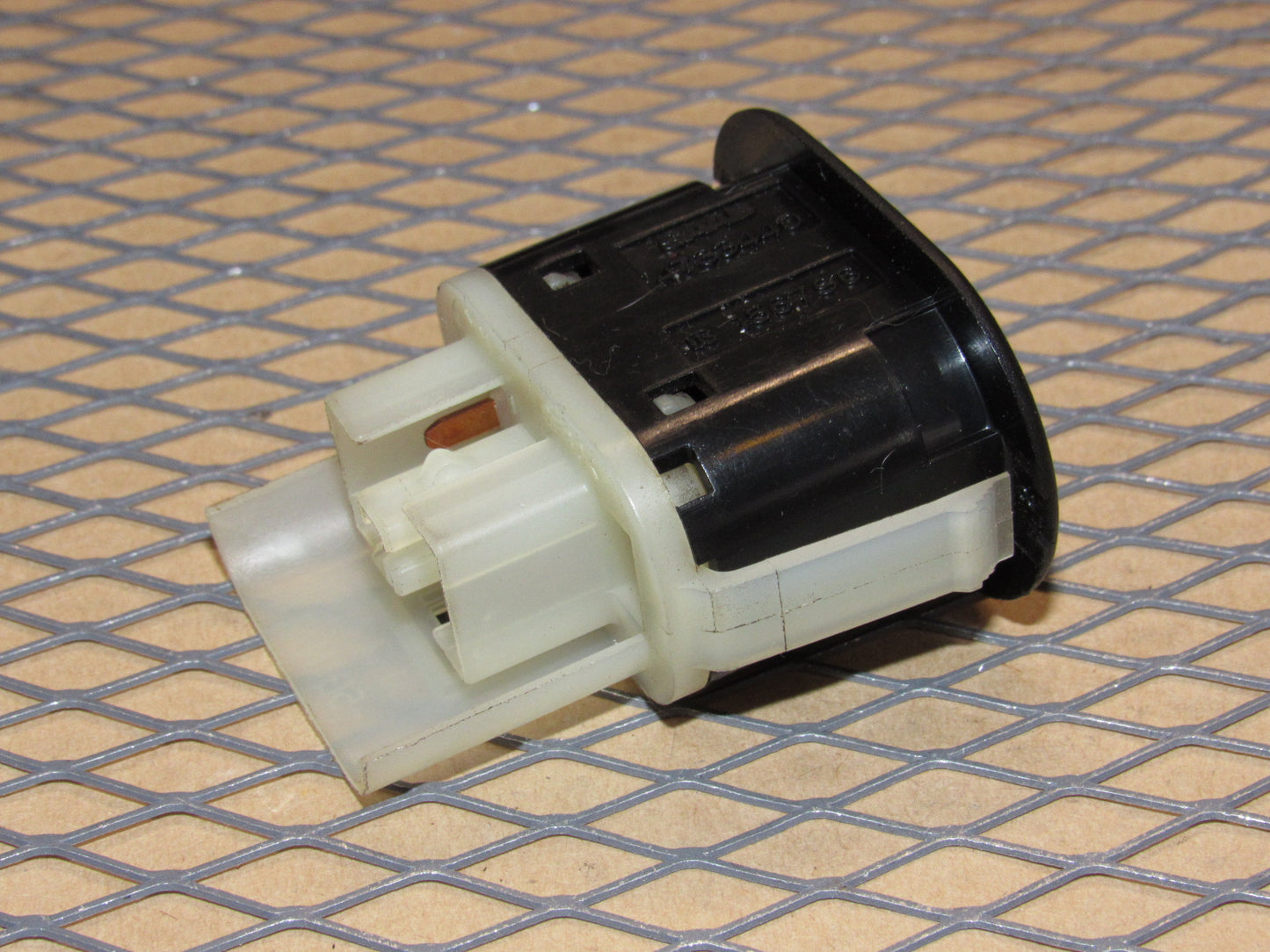 99 00 01 02 03 04 05 Saab 9-5 OEM Trunk Release Switch