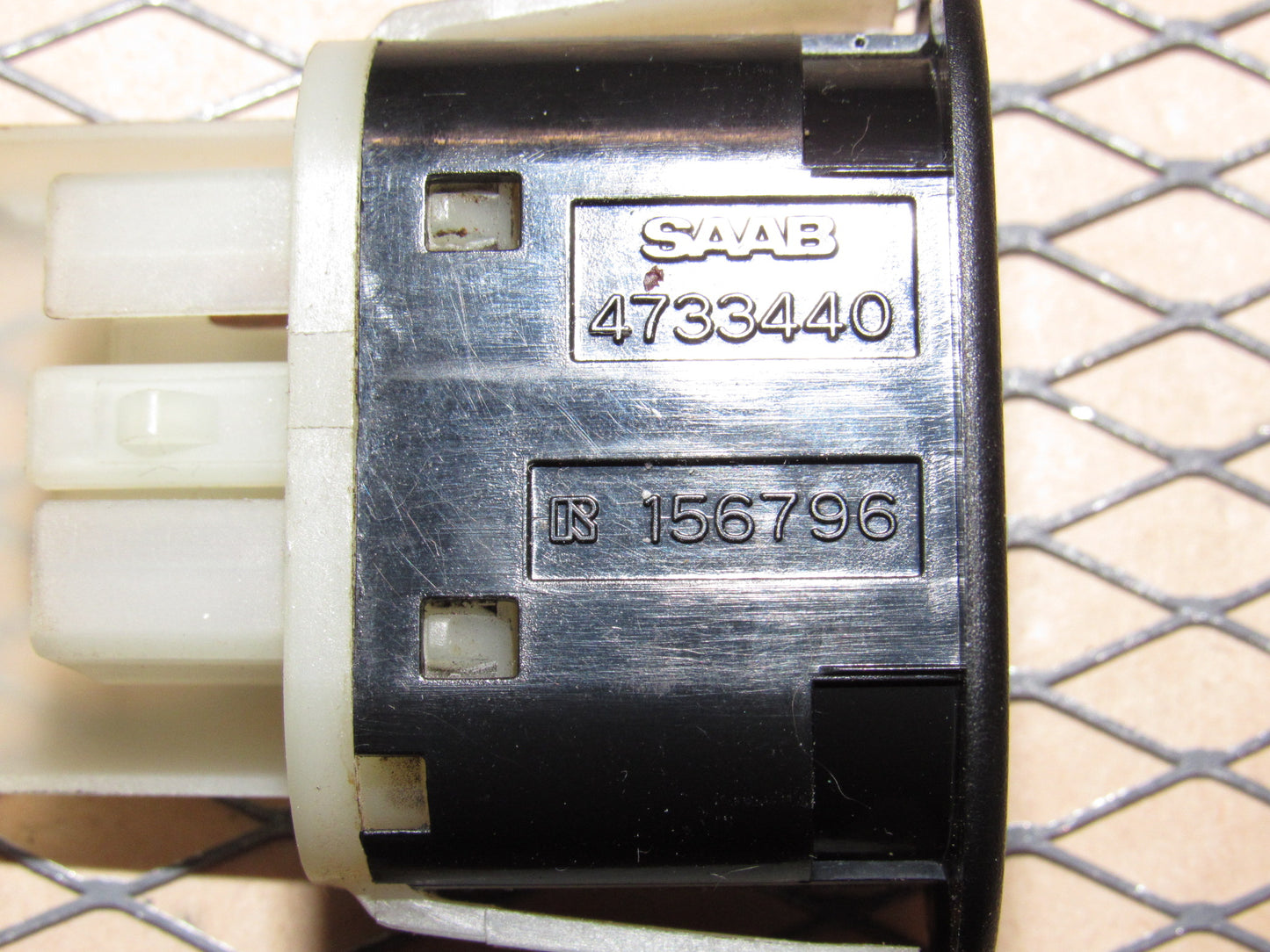 99 00 01 02 03 04 05 Saab 9-5 OEM Trunk Release Switch