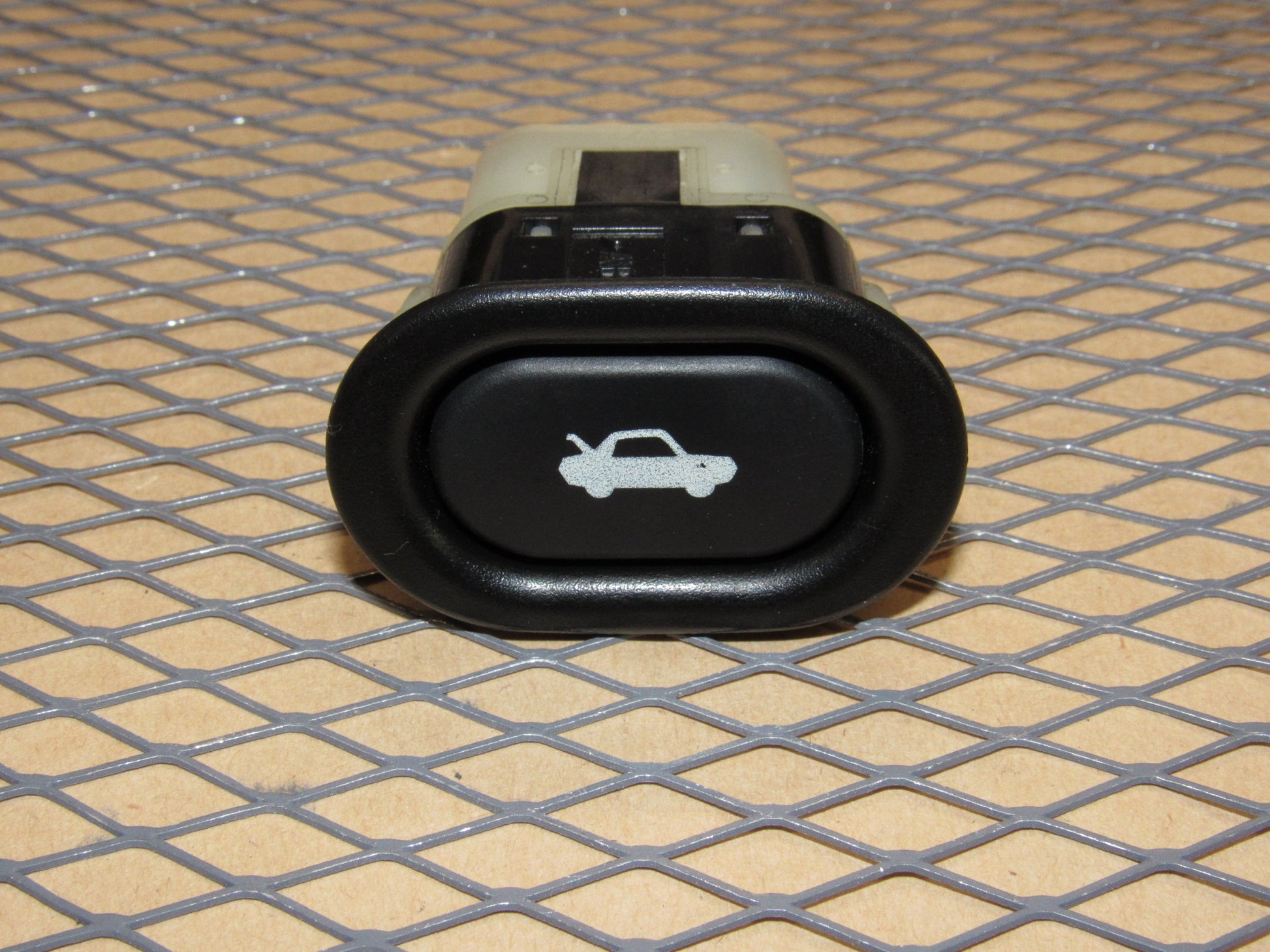 99 00 01 02 03 04 05 Saab 9-5 OEM Trunk Release Switch