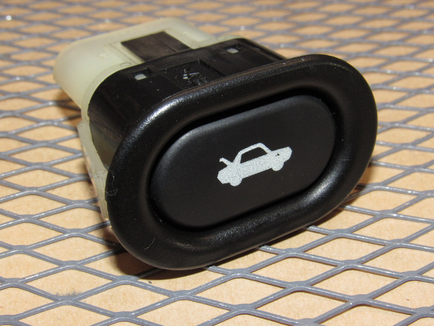 99 00 01 02 03 04 05 Saab 9-5 OEM Trunk Release Switch