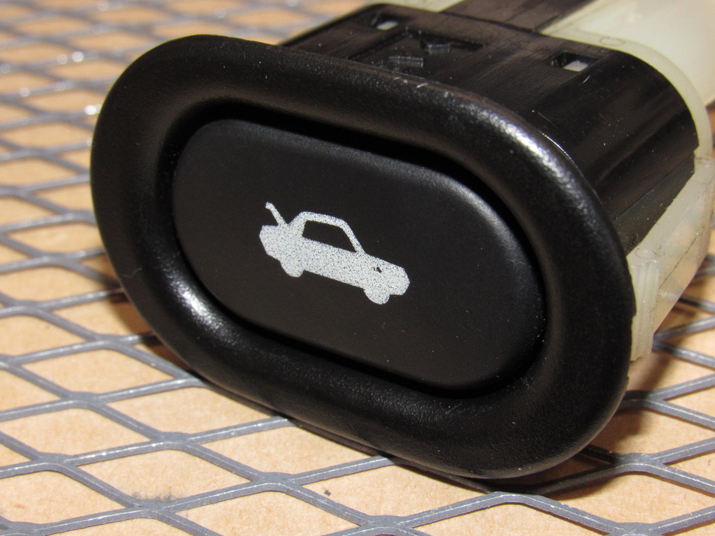 99 00 01 02 03 04 05 Saab 9-5 OEM Trunk Release Switch
