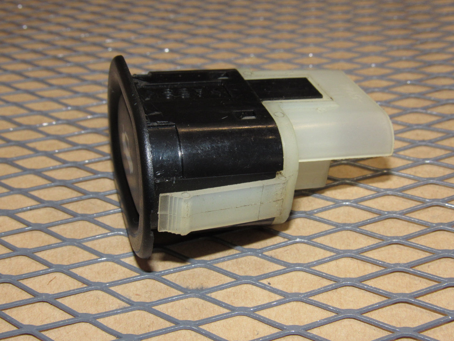 99 00 01 02 03 04 05 Saab 9-5 OEM Trunk Release Switch
